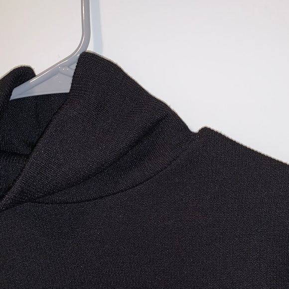 Turtle Neck Slim Crop Tee - Picture 6 of 9